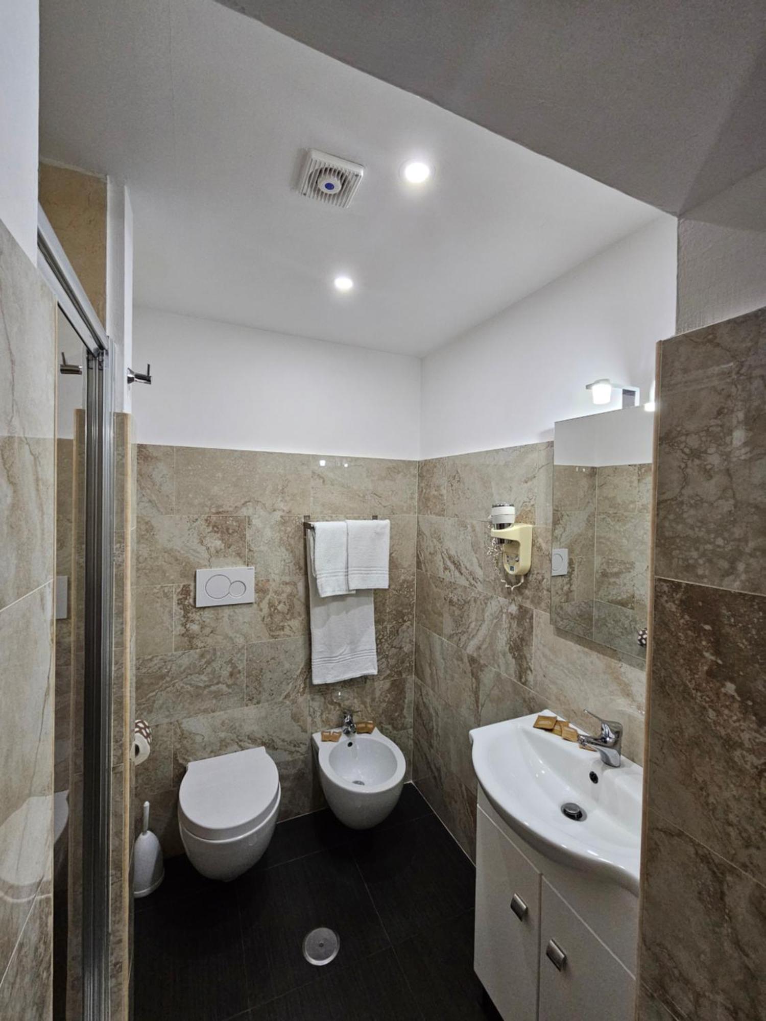 Guest House Galaxy โรม ภายนอก รูปภาพ